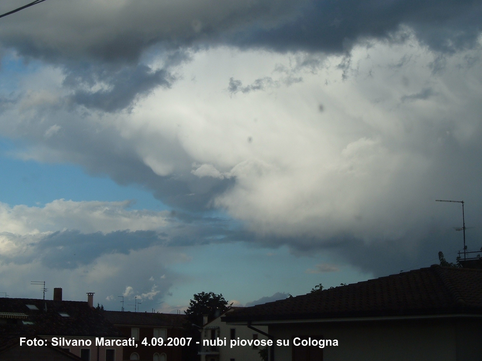 4.9.2007 - nubi piovose al tramonto su Cologna